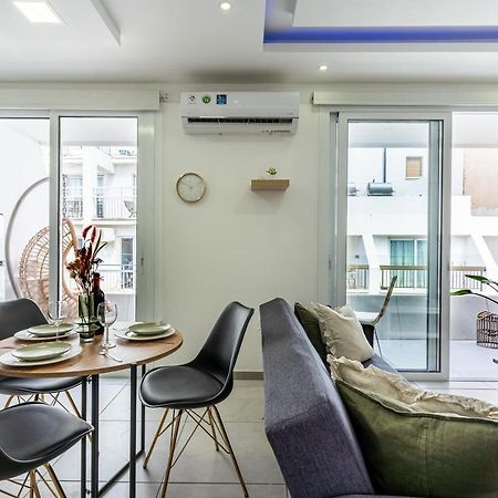 Beach Daze 1-Br Apt By Finikoudes Beach ลาร์นาคา ภายนอก รูปภาพ