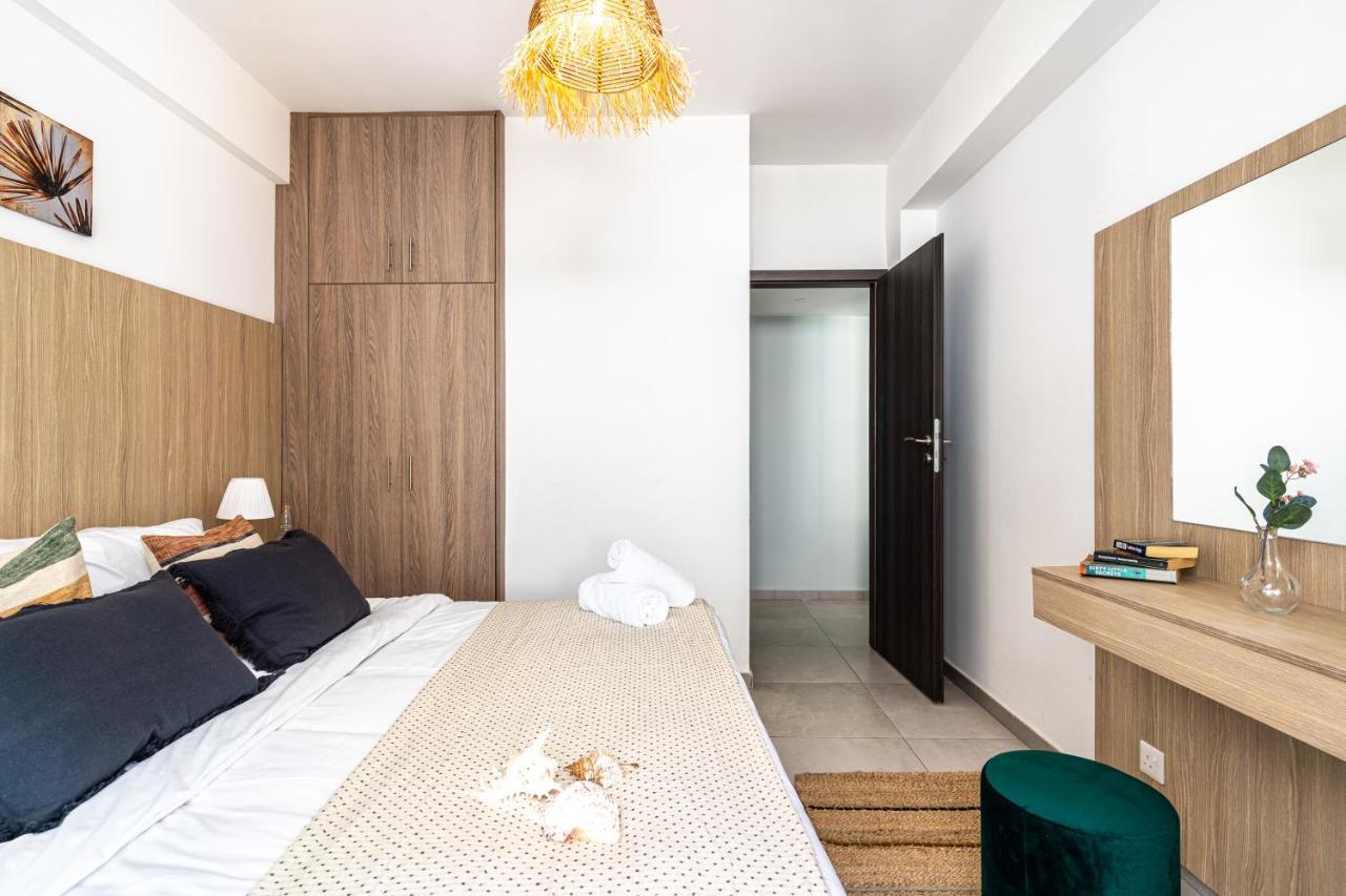 Beach Daze 1-Br Apt By Finikoudes Beach ลาร์นาคา ภายนอก รูปภาพ