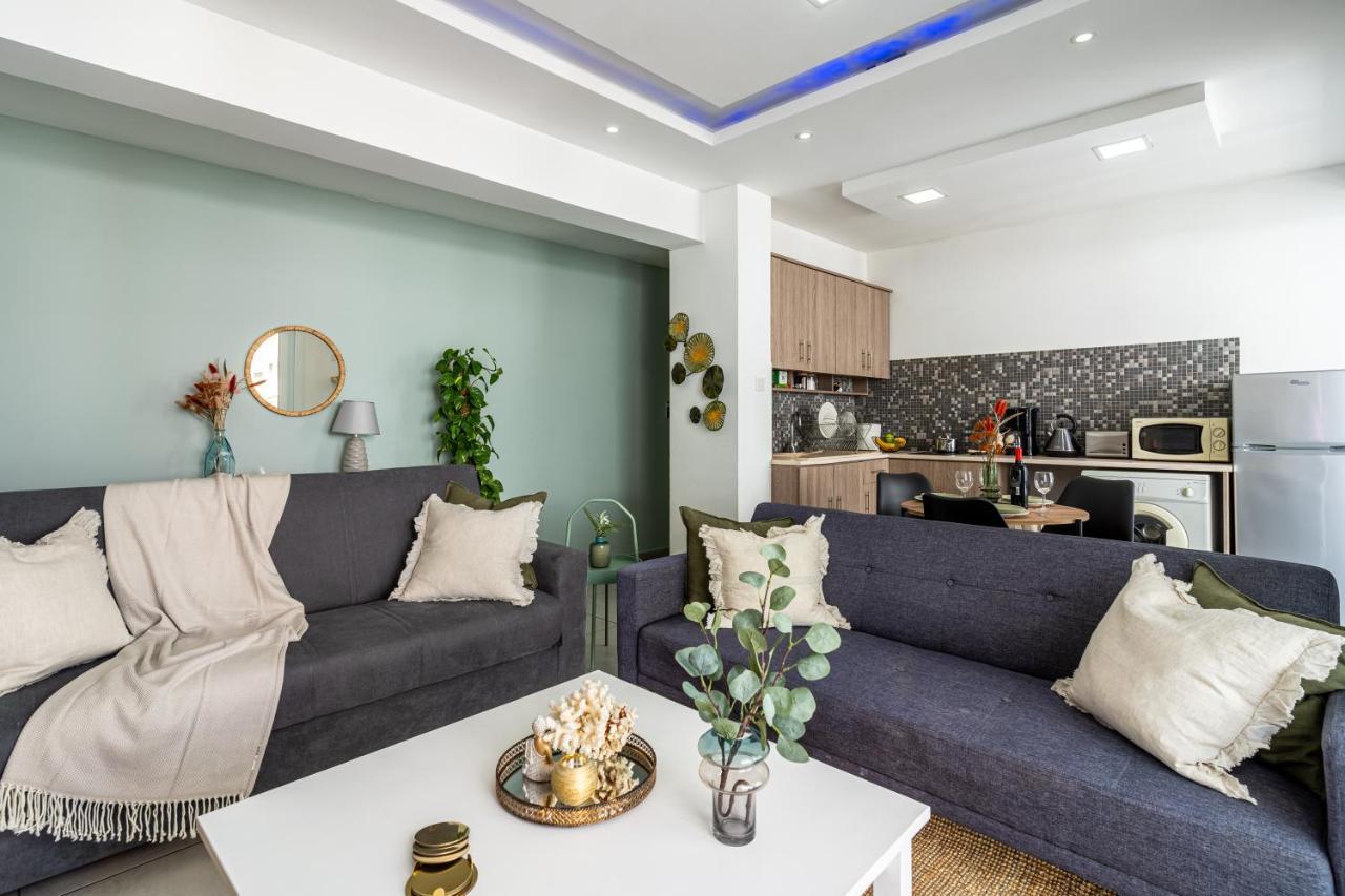 Beach Daze 1-Br Apt By Finikoudes Beach ลาร์นาคา ภายนอก รูปภาพ